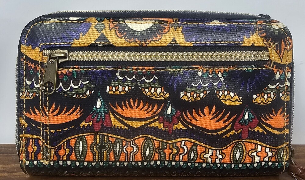 Sakroots Women's Boho Artist Circle XL Wallet Trifold Zip Around Clutch NWOT - Picture 2 of 10